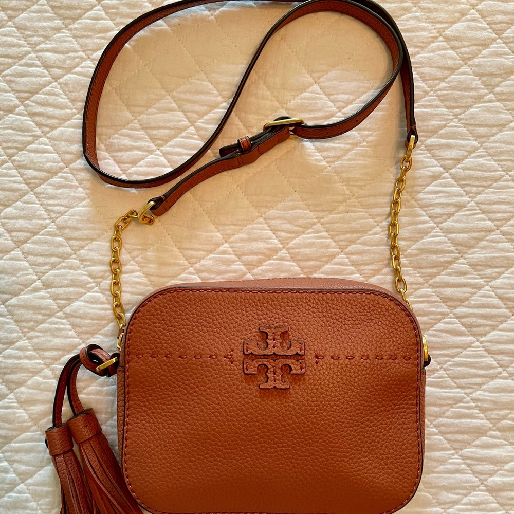 EUC Tory Burch McGraw  Leather Crossbody with Chain Strap